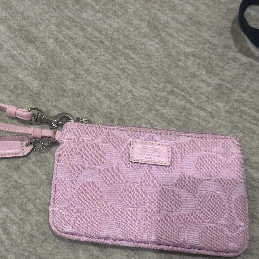 Coach Mauve Leatherware Wristlet - Picture 1 of 3